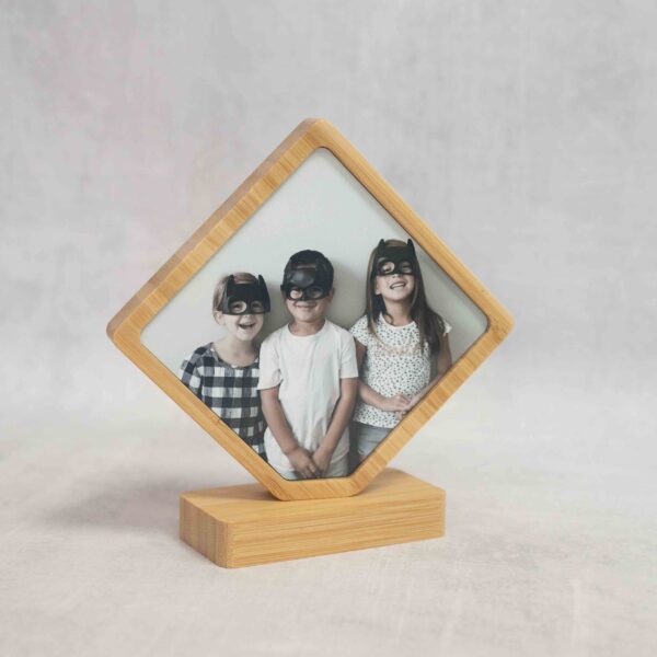 הדפסת תמונה עם מסגרת במבוק מרובעת